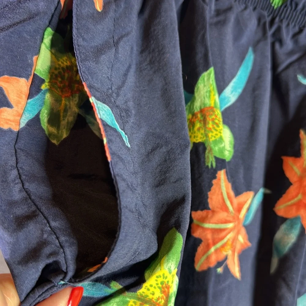 Tommy‎ Hilfiger Navy Floral Swim Shorts size medium